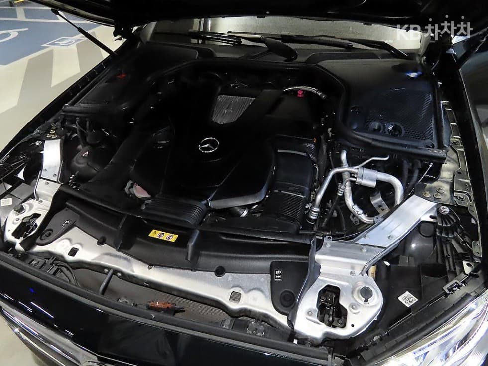 Mercedes-Benz E-Клас (W213)E450 4MATIC Coupe Стандартен - 19