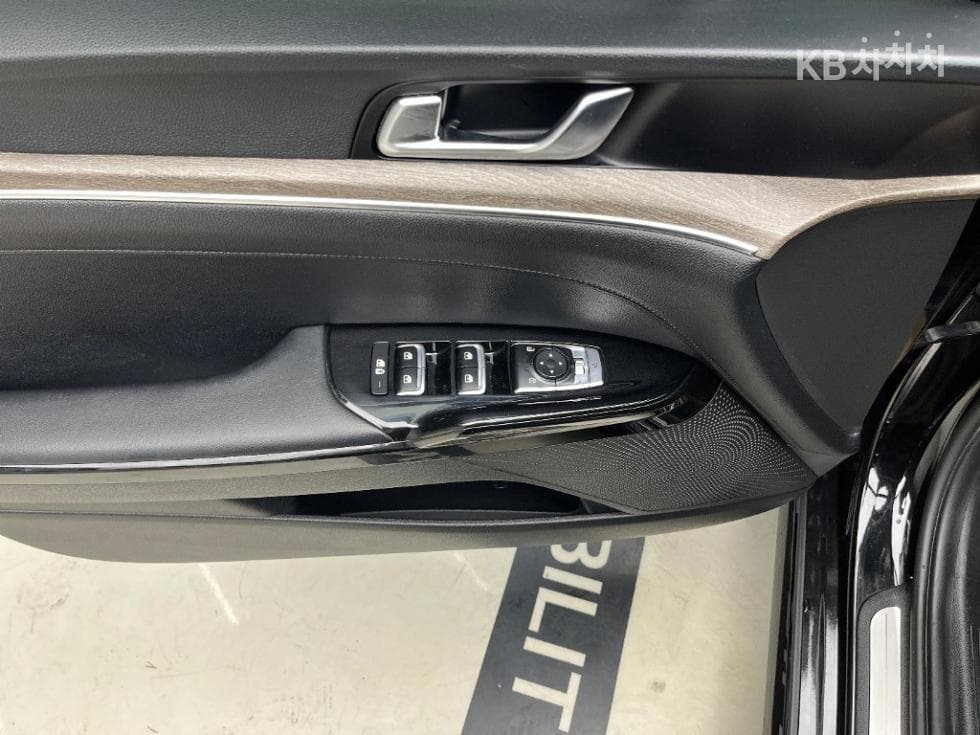 Kia K5 3rd Gen2.0 Gasoline Noblesse - 11