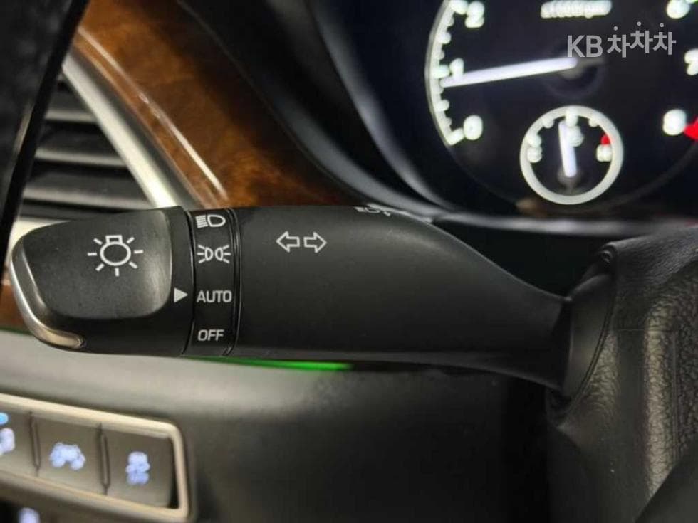 Genesis EQ9005.0 GDI AWD Prestige - 13