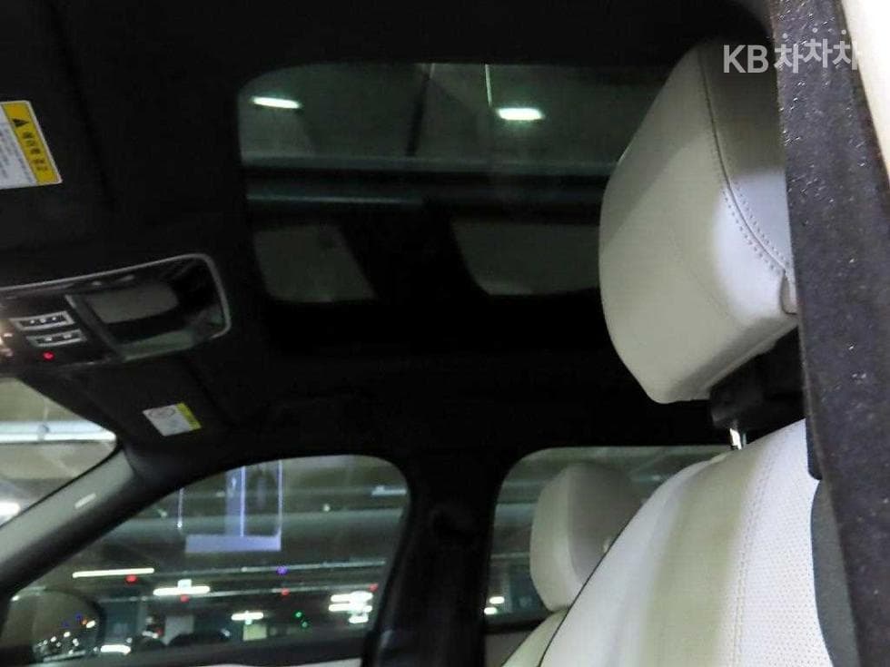 Land Rover Range Rover 벨라3.0 D300 R-Dynamic SE - 15