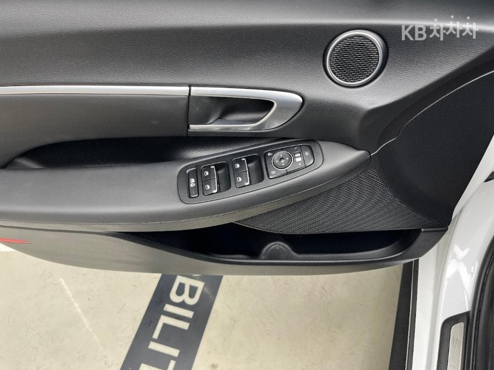 Hyundai Sonata (DN8)2.0 Premium 패밀리 - 11