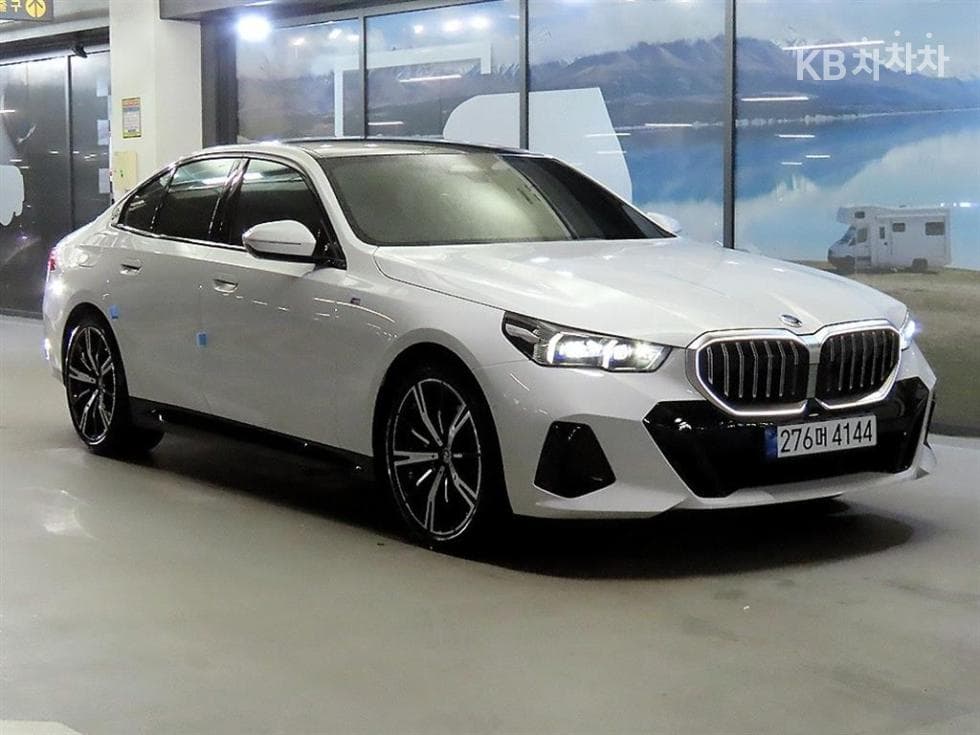 BMW New5 Series(G60) 523d xDrive M Sport - Image 1