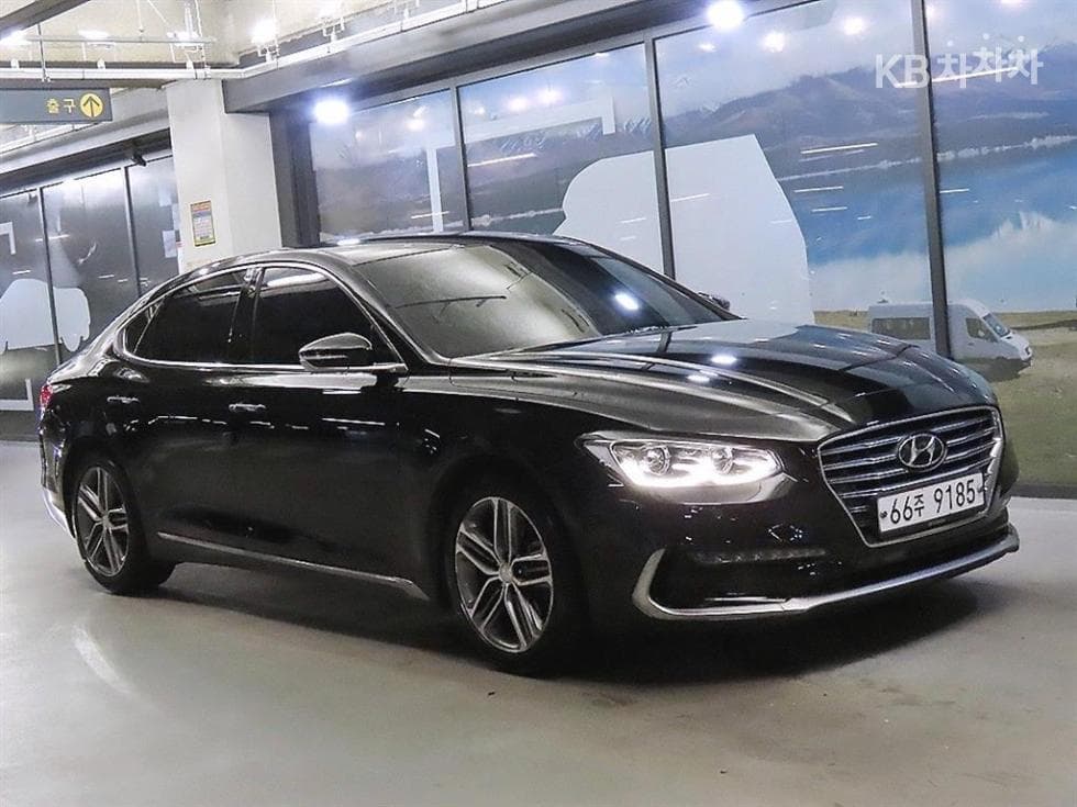 Hyundai Grandeur (Azera)IG 3.0 Exclusive Standard - Image 1