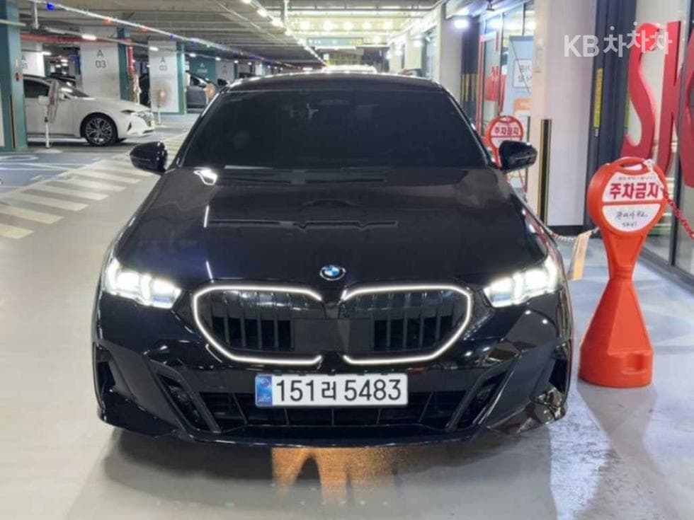 BMW New5 Series(G60) 520i Standard - Image 1