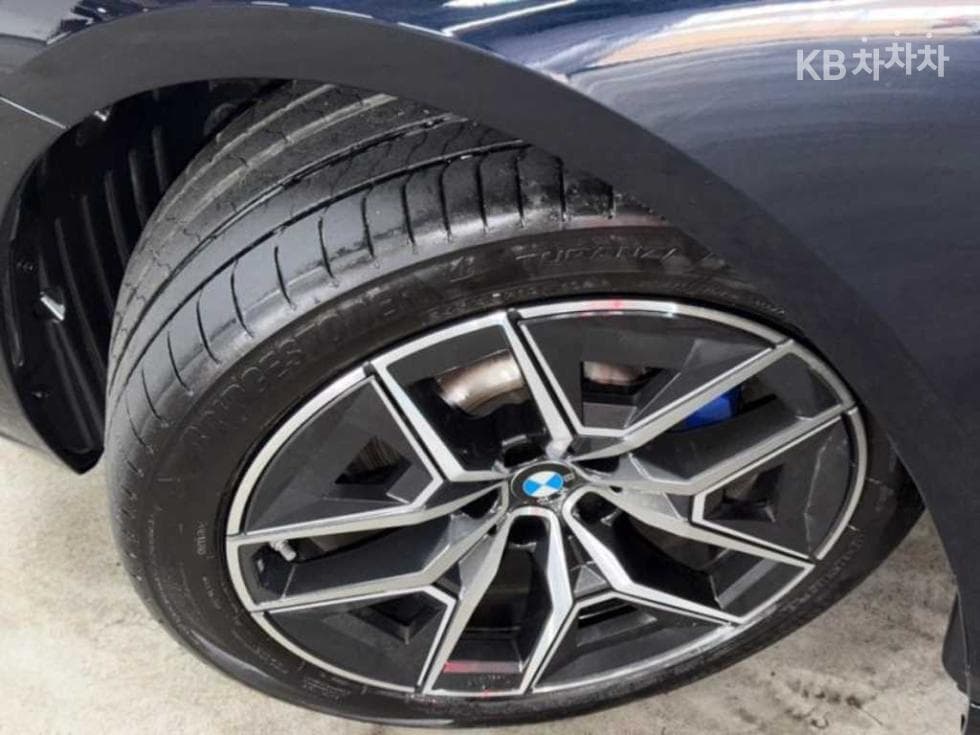 BMW New5 Series(G60)520i Standard - 19