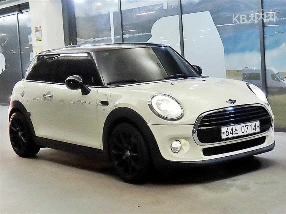 Mini Cooper 3도어 D 1.5 Mid-Trim - Image 1