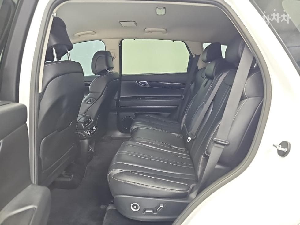 Genesis GV802.5 Turbo Gasoline AWD - 12