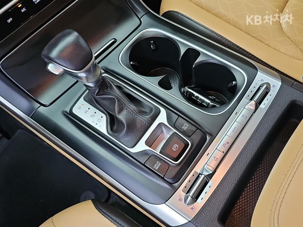 Kia Carnival 4th generationD2.2 9-seater Prestige - 8