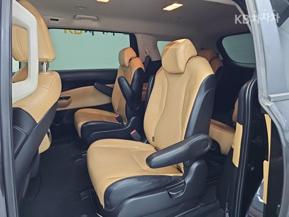 Kia Carnival 4th generationD2.2 9-seater Prestige - 12