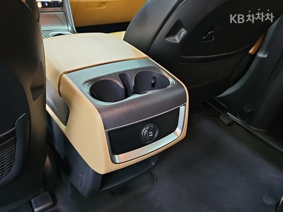 Kia Carnival 4th generationD2.2 9-seater Prestige - 15