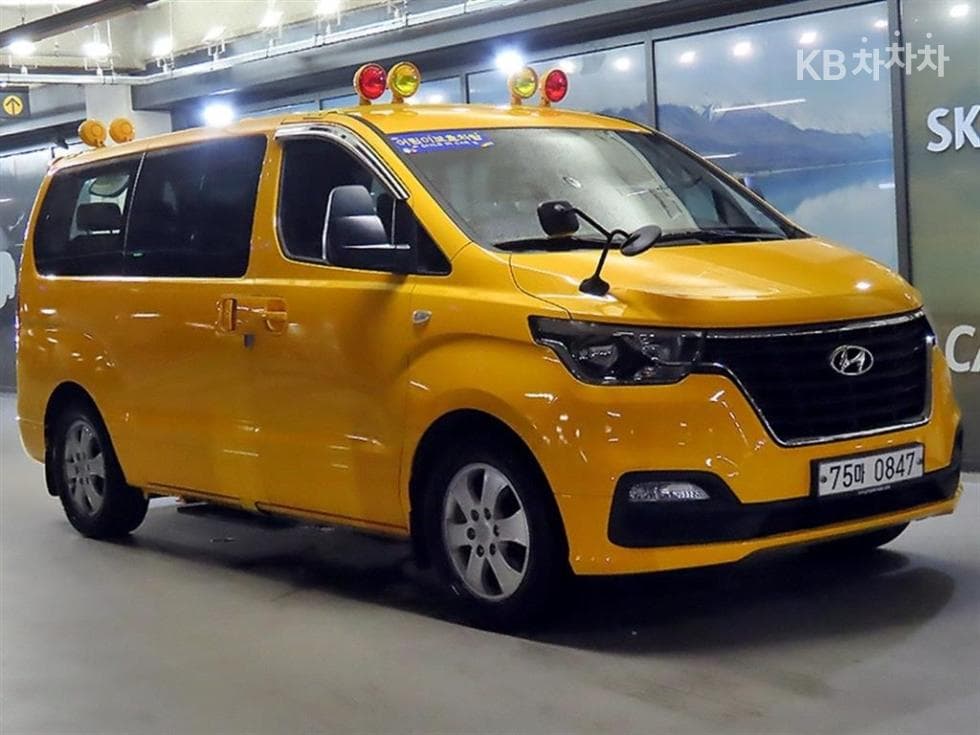 Hyundai The New (facelift) 그랜드 Star렉스 어린이버스 15-seater - Image 1