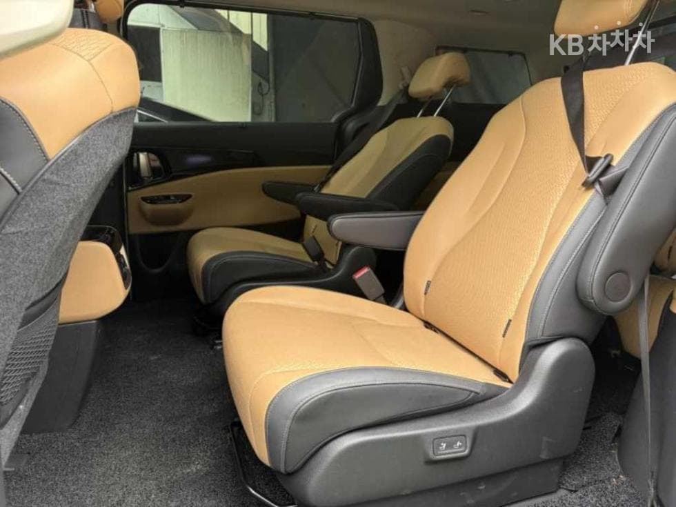 Kia Carnival 4th generationG3.5 GDI 9-seater Signature - 6