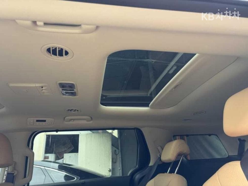 Kia Carnival 4th generationG3.5 GDI 9-seater Signature - 9