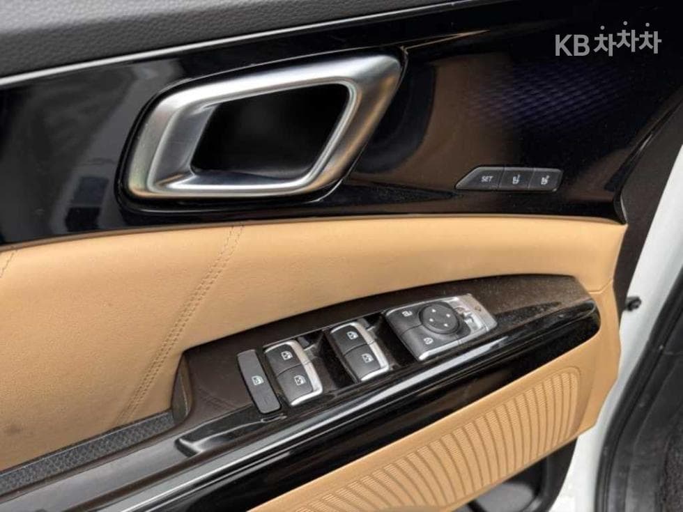 Kia Carnival 4th generationG3.5 GDI 9-seater Signature - 15