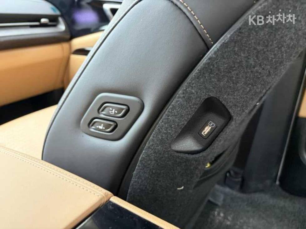 Kia Carnival 4th generationG3.5 GDI 9-seater Signature - 17