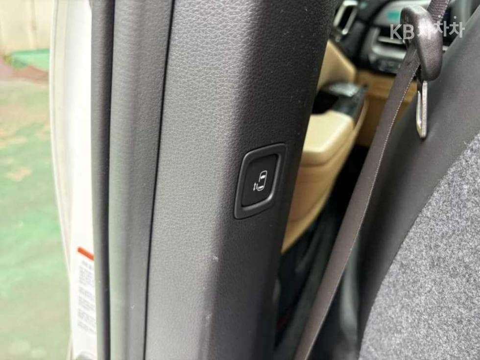 Kia Carnival 4th generationG3.5 GDI 9-seater Signature - 18