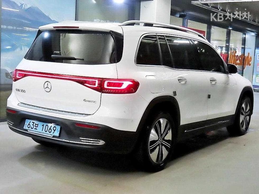 Mercedes-Benz EQB (X243)EQB 300 4Matic AMG Line - 4