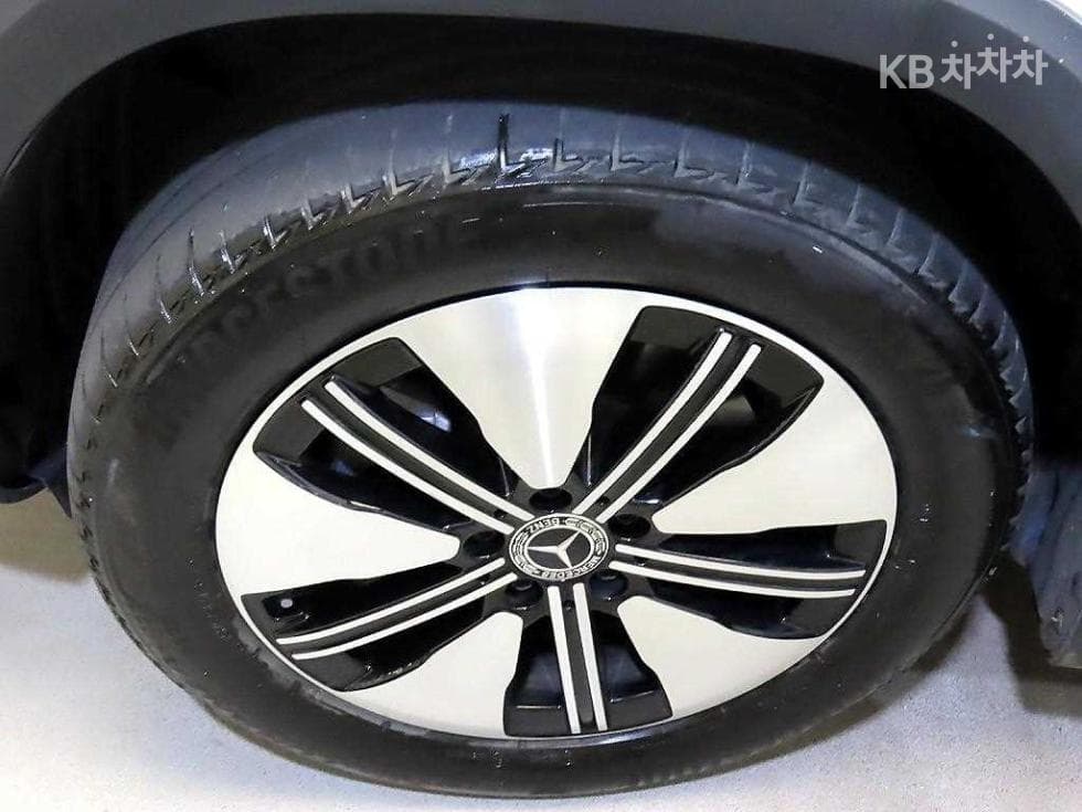 Mercedes-Benz EQB (X243)EQB 300 4Matic AMG Line - 20