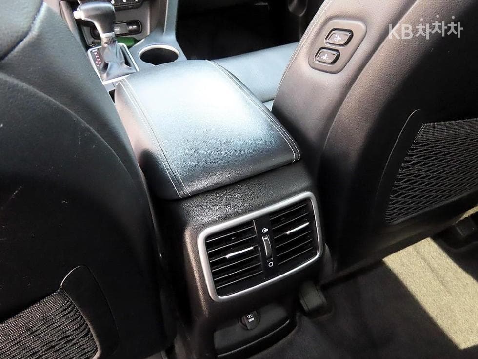 Киа Sportage 더 볼드2.0 Дизел 2WD Престиж - 17