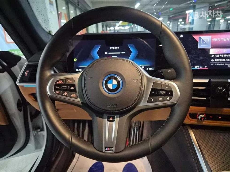 BMW i4eDrive40 M Sport Pro - 8