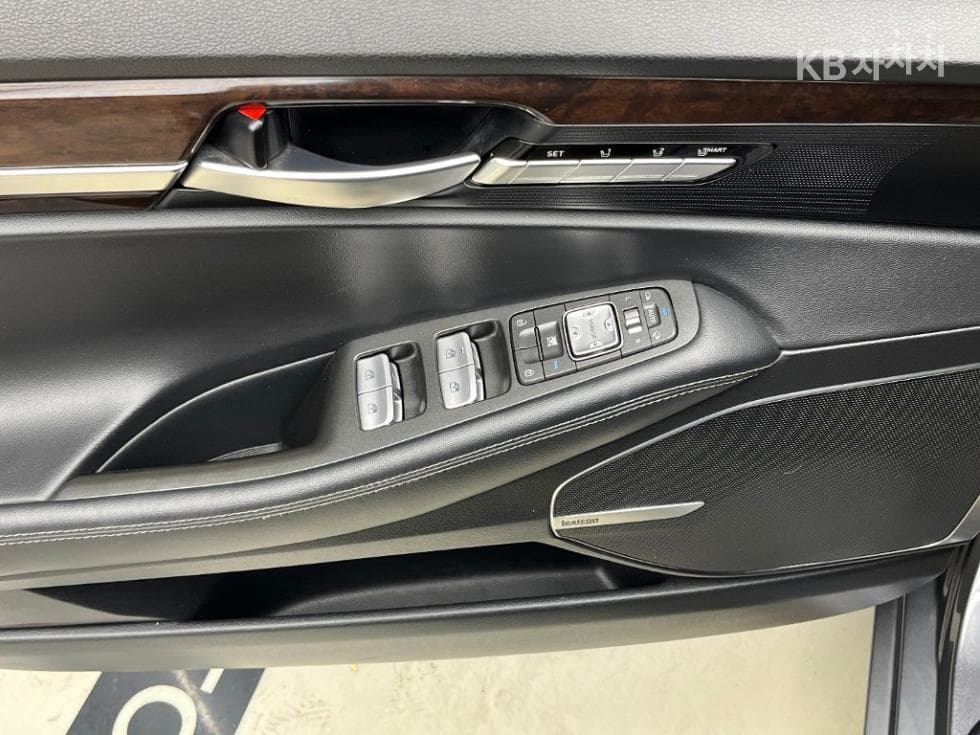 Дженезис EQ9003.8 GDI AWD Премиум Люкс - 11