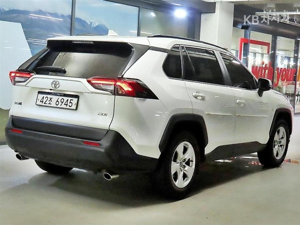 Toyota New RAV42.5 2WD Standard - 4