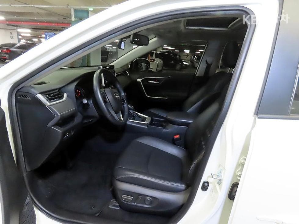 Toyota New RAV42.5 2WD Standard - 6