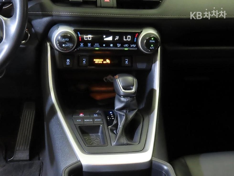 Toyota New RAV42.5 2WD Standard - 12