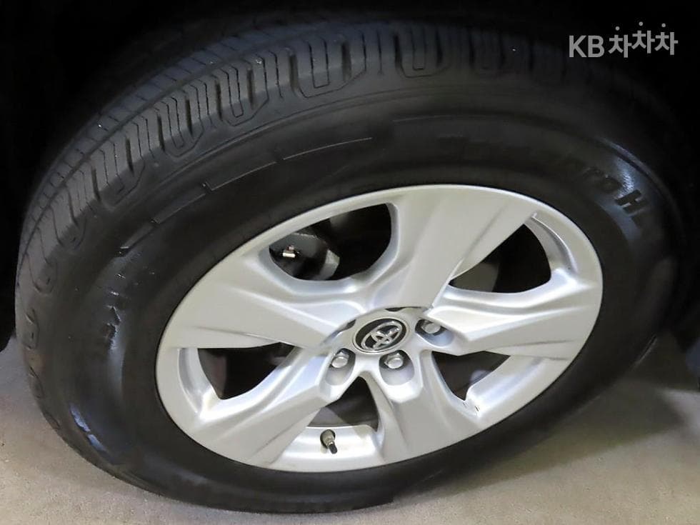 Toyota New RAV42.5 2WD Standard - 20