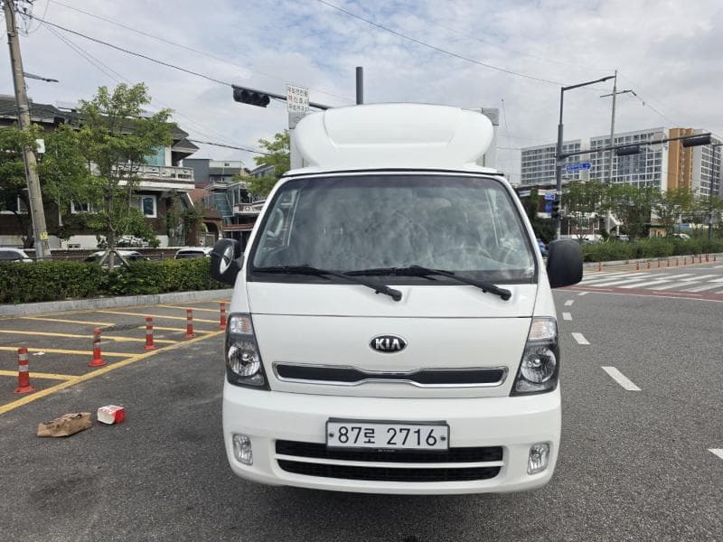 Kia Bongo 3 (light truck) 1 Ton Box Truck King Cab 하이Top (Cargo) - Image 1