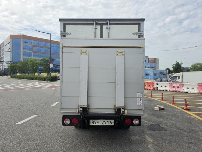Киа Бонго 3 (лек)1 тон Box Truck Королевска кабина 하이Товарна надстройка - 4