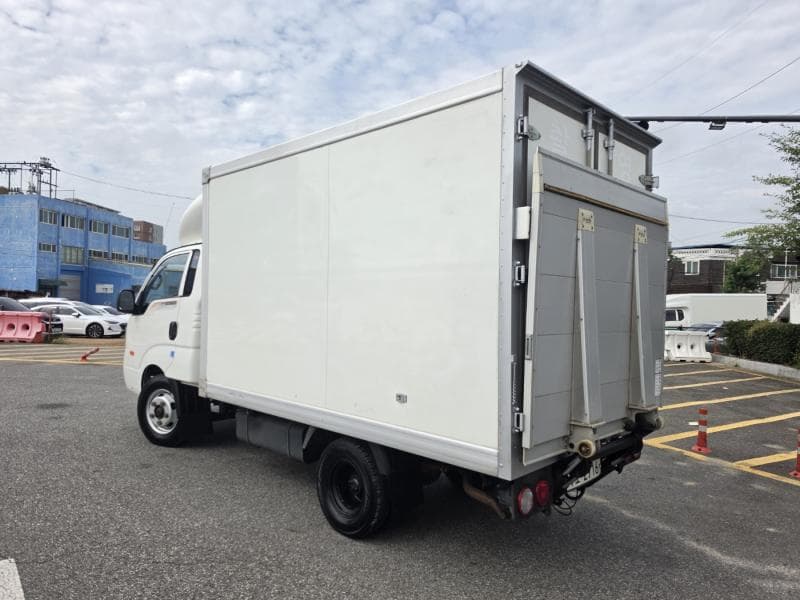 Киа Бонго 3 (лек)1 тон Box Truck Королевска кабина 하이Товарна надстройка - 5