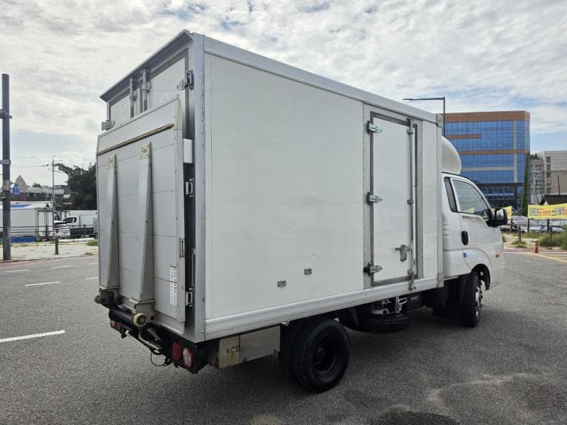 Киа Бонго 3 (лек)1 тон Box Truck Королевска кабина 하이Товарна надстройка - 6