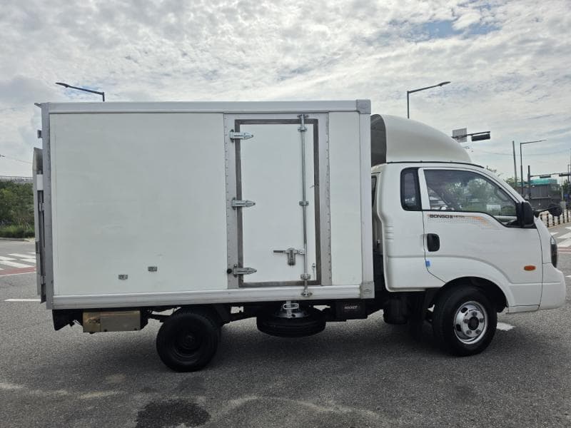 Киа Бонго 3 (лек)1 тон Box Truck Королевска кабина 하이Товарна надстройка - 7