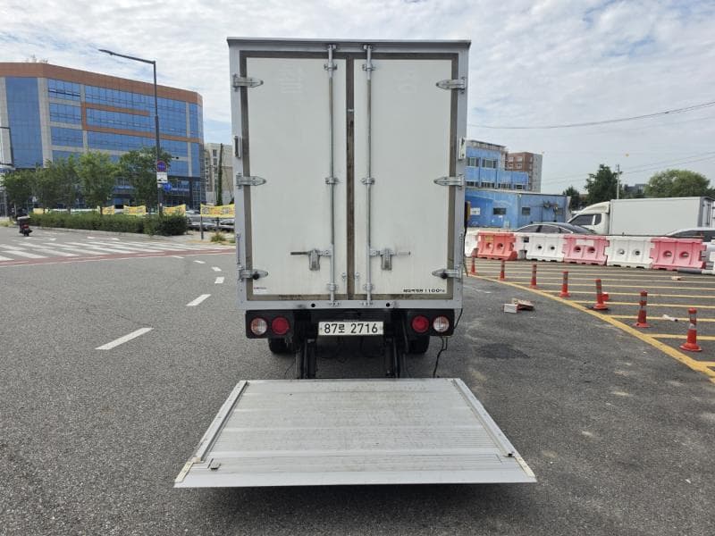Киа Бонго 3 (лек)1 тон Box Truck Королевска кабина 하이Товарна надстройка - 8