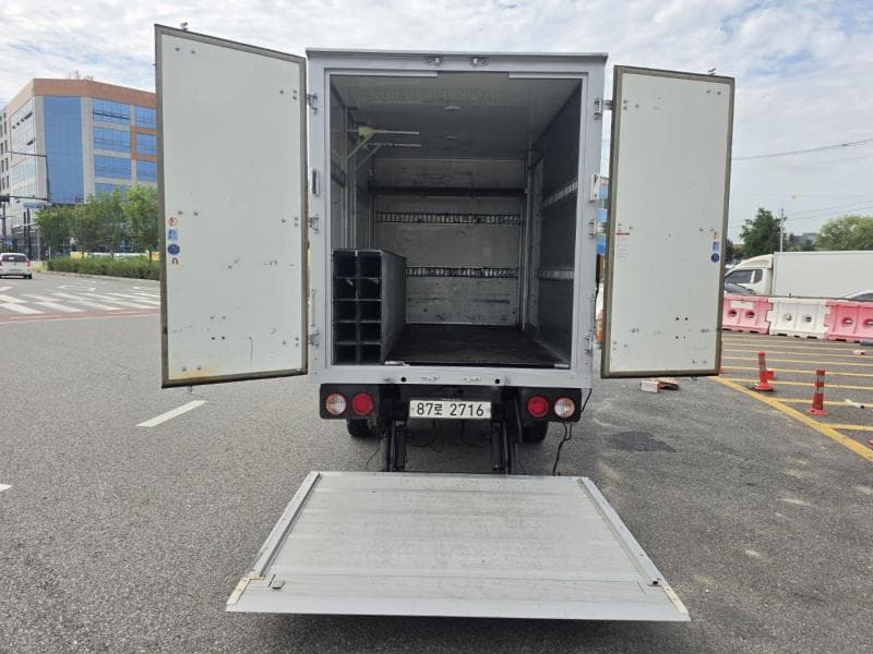 Киа Бонго 3 (лек)1 тон Box Truck Королевска кабина 하이Товарна надстройка - 9