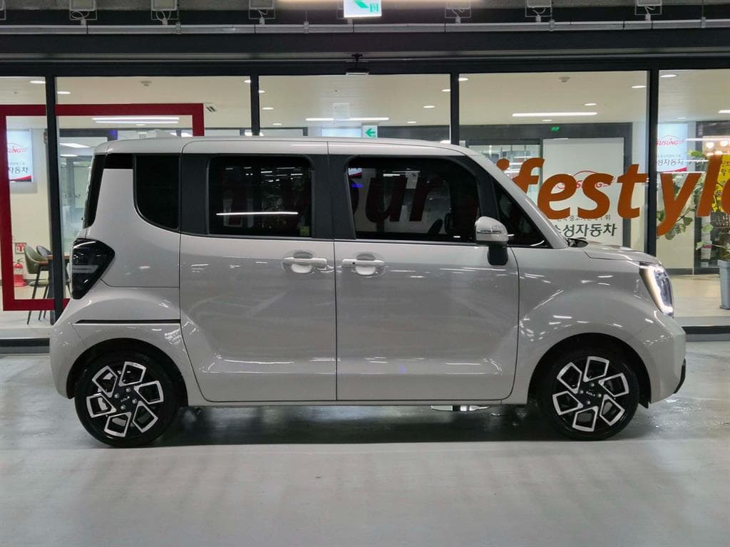 Kia The New (facelift) Kia Ray (van)1.0 Gasoline Prestige - 3