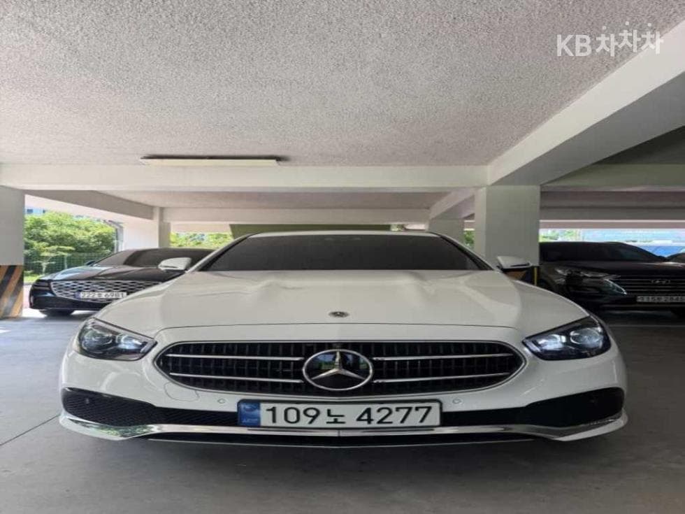 Mercedes-Benz E-Class (W213) E350 4MATIC Avantgarde - Image 1