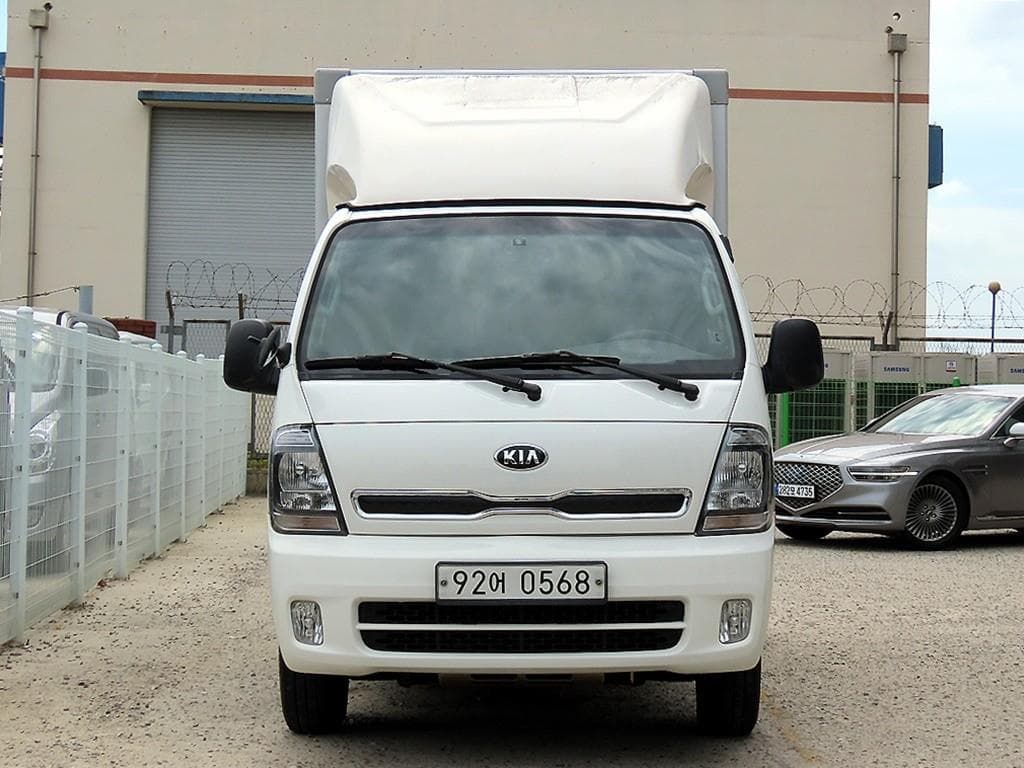 Kia The New (facelift) Bongo 3 (light truck) 1 Ton King Cab Extra Long 2WD L - Image 1