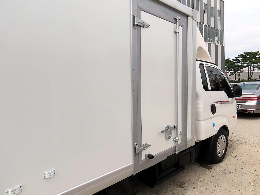Kia The New (facelift) Bongo 3 (light truck)1 Ton King Cab Extra Long 2WD L - 5