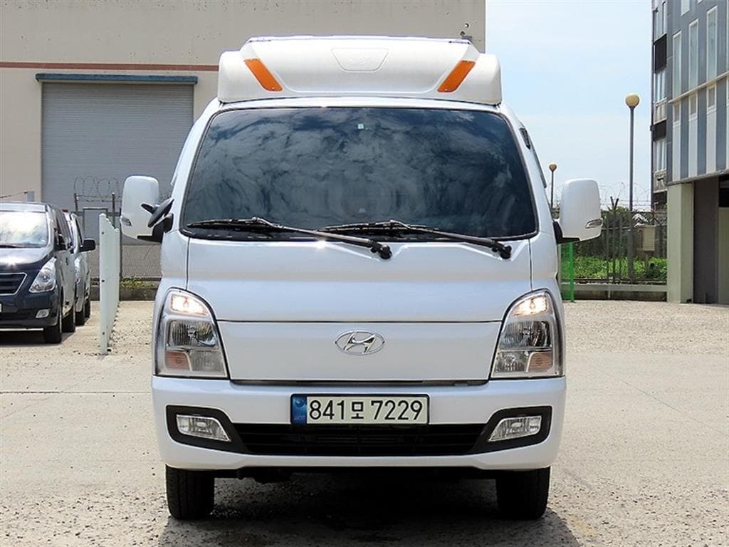 Hyundai Porter 2 Extra Long Super Cab CRDi Smart - Image 1