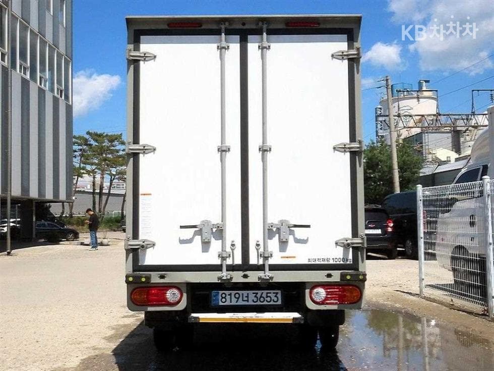 Hyundai Porter 2Extra Long Box Truck Super Cab SUP - 4