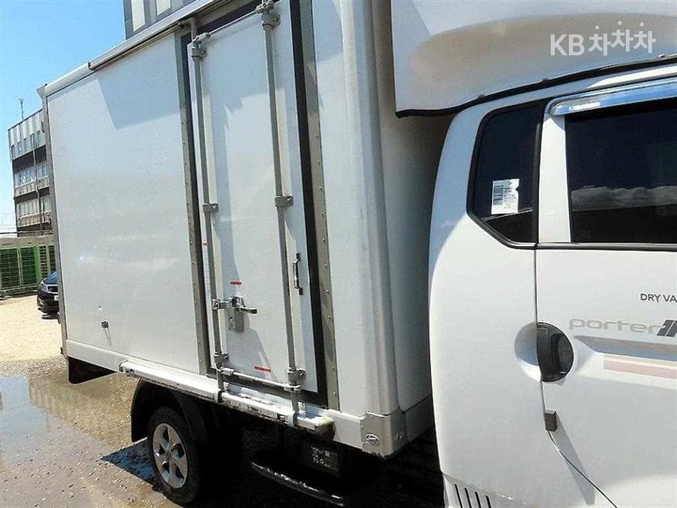 Hyundai Porter 2Extra Long Box Truck Super Cab SUP - 5