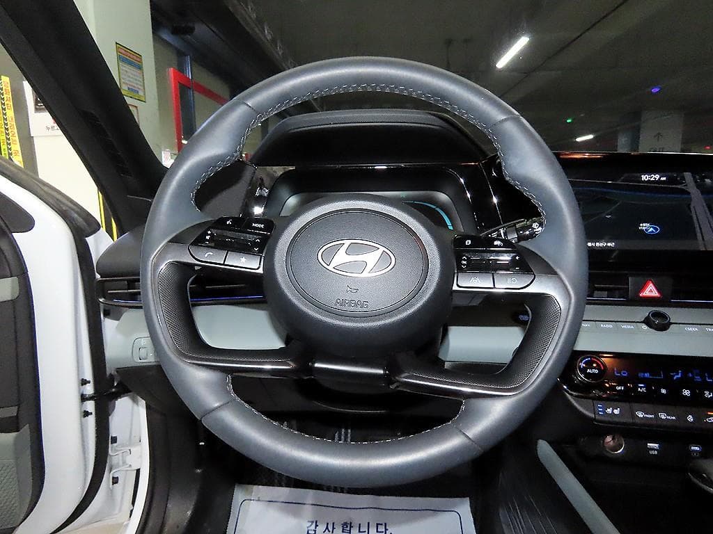 Hyundai The New (facelift) Avante (Elantra) (CN7)1.6 Gasoline Modern - 8