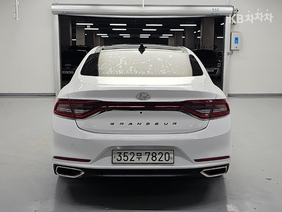 Hyundai Grandeur (Azera)IGRental car 3.0 LPi Modern Standard - 3