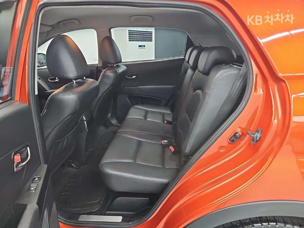 KG Mobility 코란도C클러비 4WD 파크 - 12