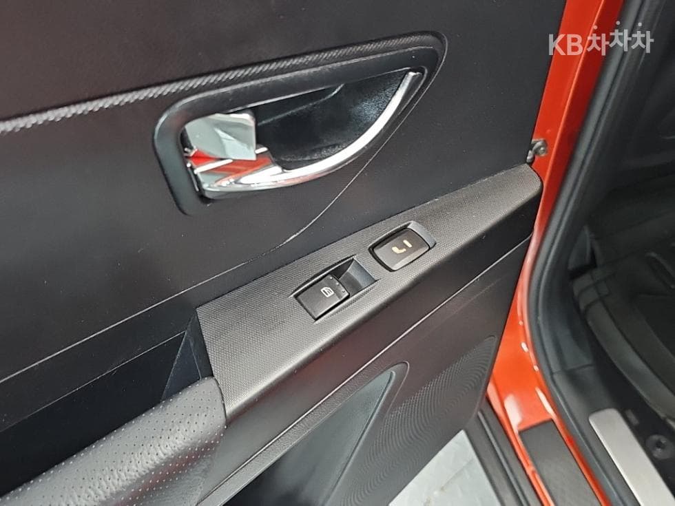 KG Mobility 코란도C클러비 4WD 파크 - 13