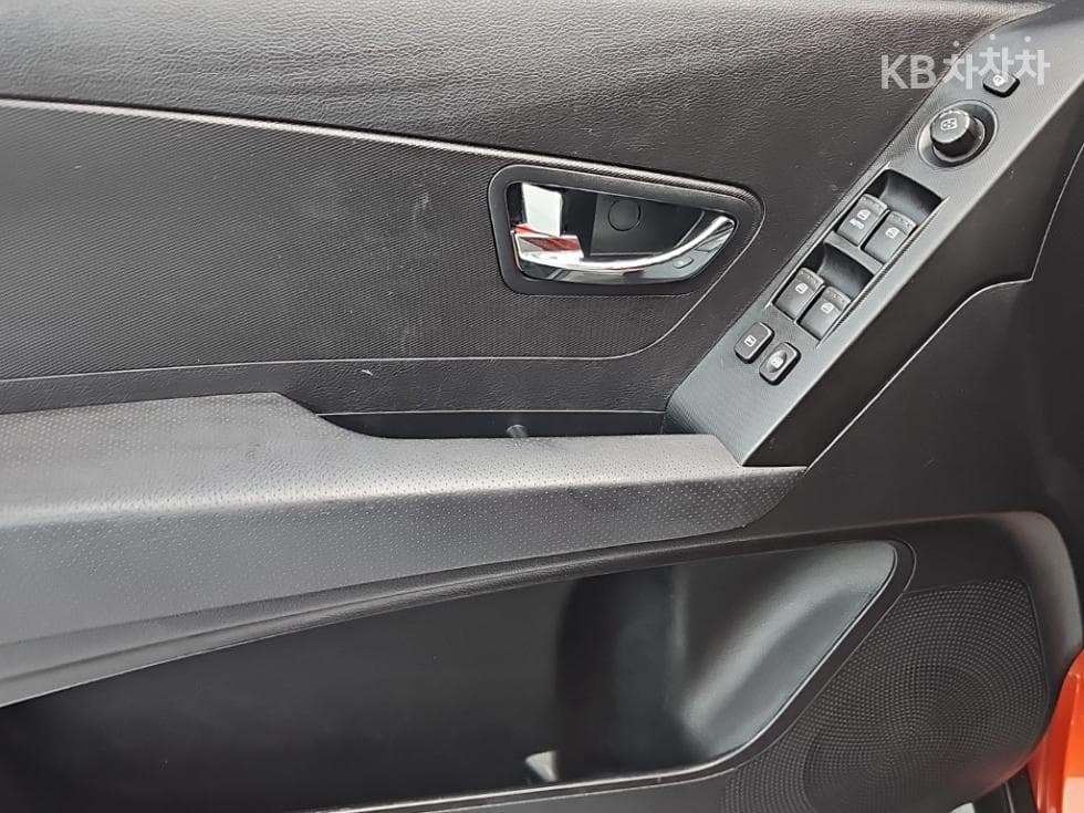KG Mobility 코란도C클러비 4WD 파크 - 16