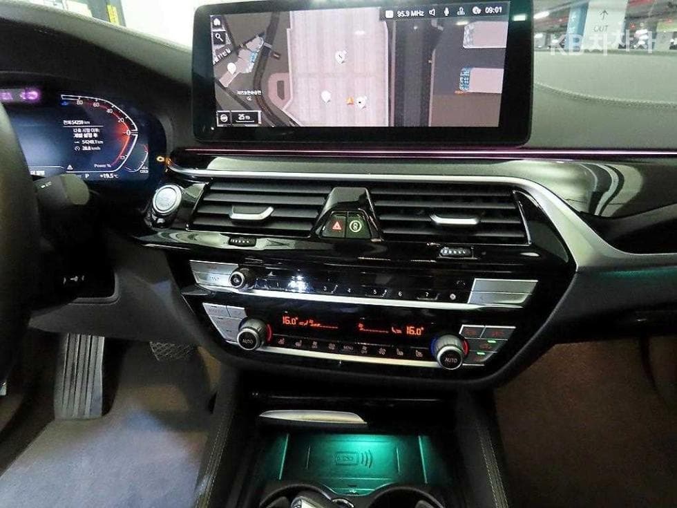 BMW 올Нов5 Серия (G30)523d Luxury - 11