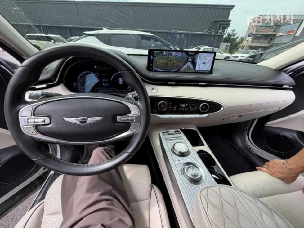 Genesis GV70Gasoline 2.5T AWD - 13
